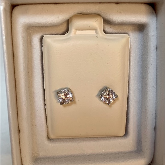 Piercing pagoda cubic zirconia earrings - Picture 5 of 5